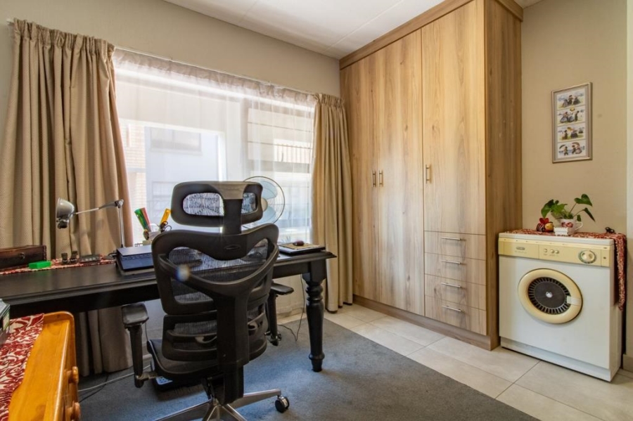 2 Bedroom Property for Sale in Brackenhurst Gauteng