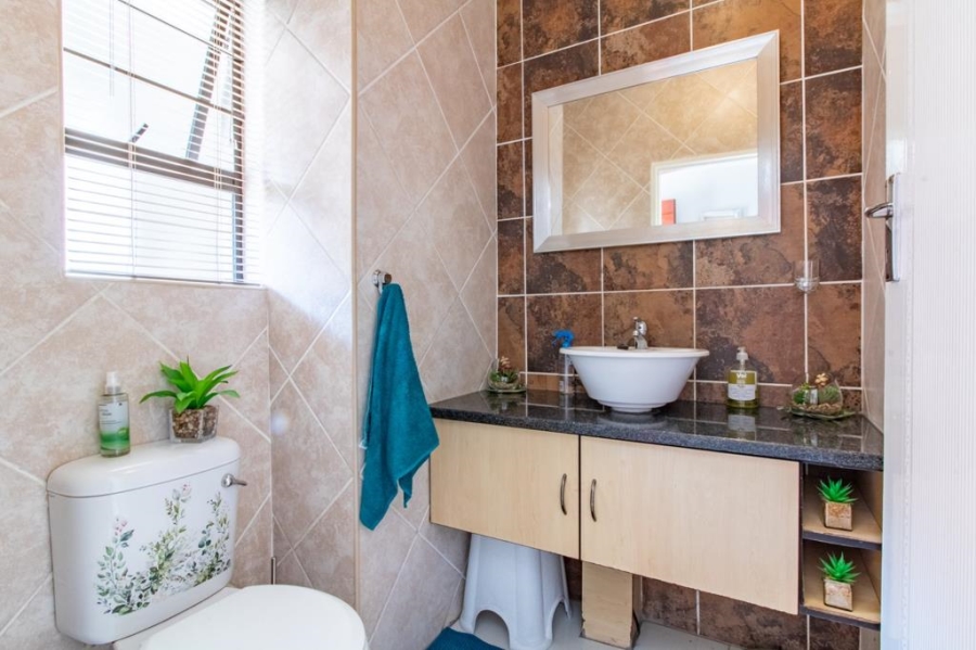 2 Bedroom Property for Sale in Brackenhurst Gauteng