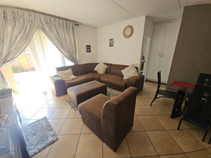 3 Bedroom Property for Sale in Albertsdal Gauteng