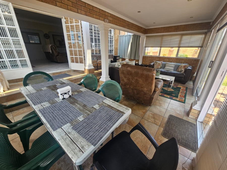 4 Bedroom Property for Sale in New Redruth Gauteng