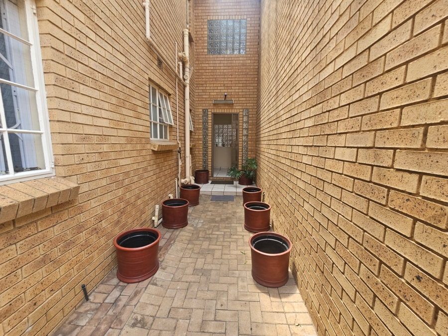 4 Bedroom Property for Sale in New Redruth Gauteng