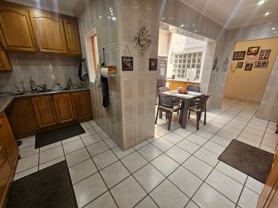 4 Bedroom Property for Sale in New Redruth Gauteng