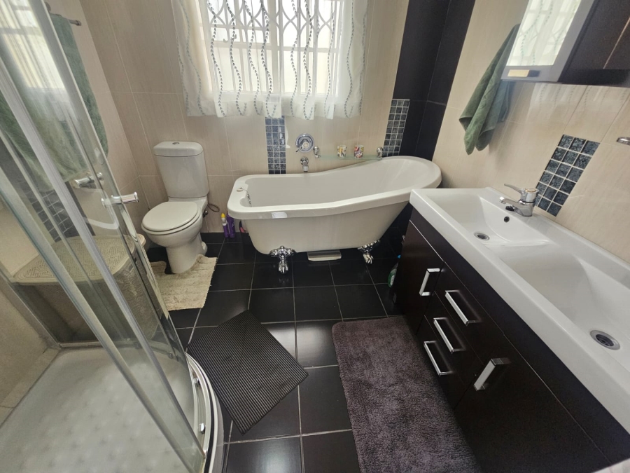 4 Bedroom Property for Sale in New Redruth Gauteng