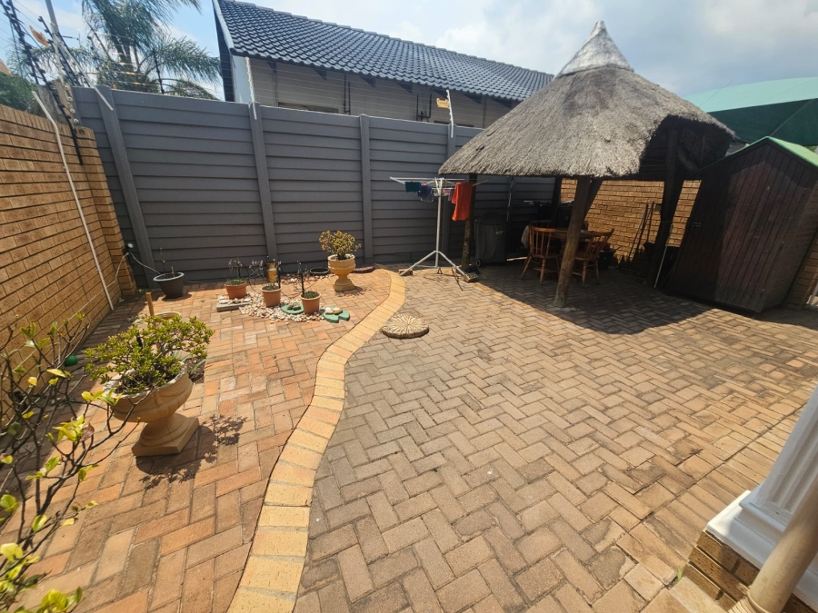 4 Bedroom Property for Sale in New Redruth Gauteng