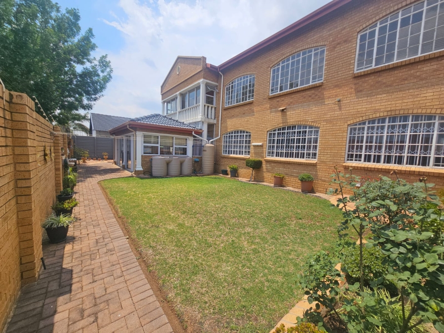 4 Bedroom Property for Sale in New Redruth Gauteng