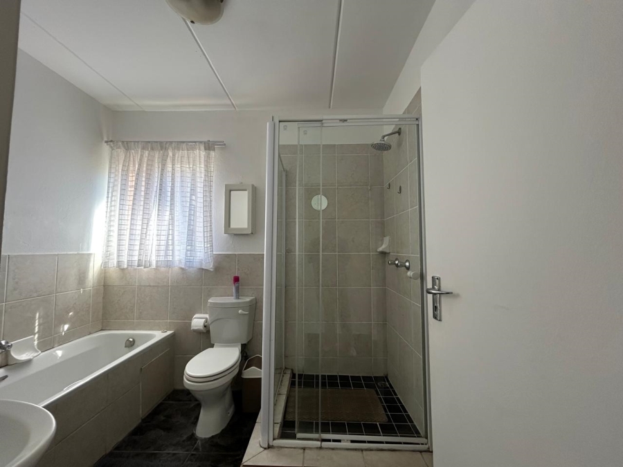 2 Bedroom Property for Sale in Birchleigh Gauteng