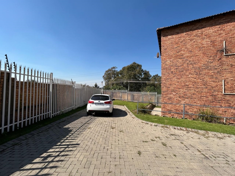 2 Bedroom Property for Sale in Birchleigh Gauteng
