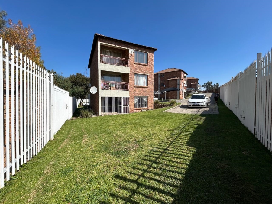 2 Bedroom Property for Sale in Birchleigh Gauteng