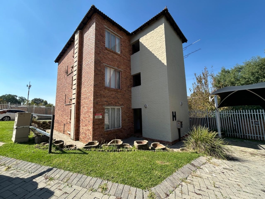 2 Bedroom Property for Sale in Birchleigh Gauteng