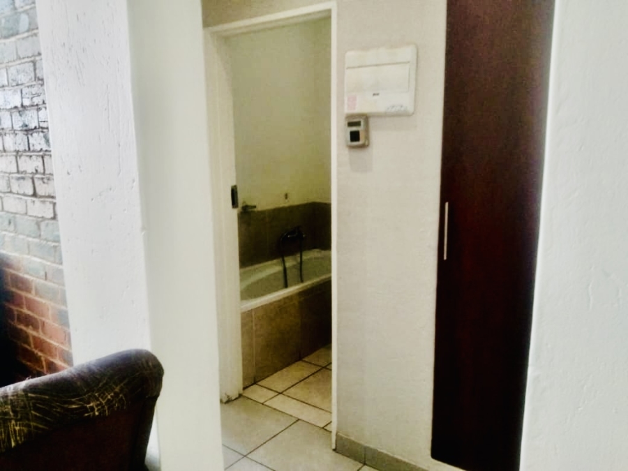 2 Bedroom Property for Sale in Buccleuch Gauteng