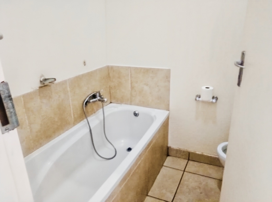 2 Bedroom Property for Sale in Buccleuch Gauteng