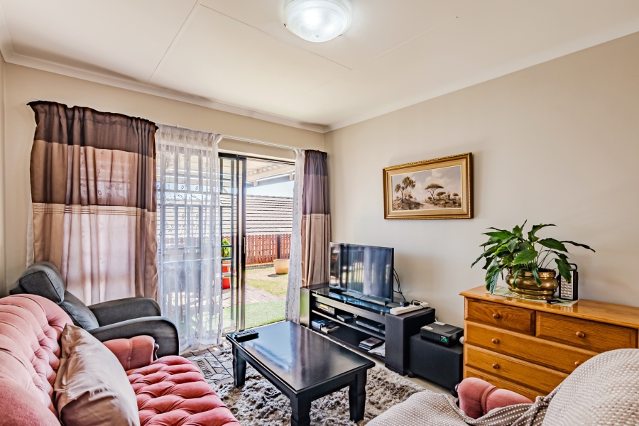 2 Bedroom Property for Sale in Bronberg Close Gauteng