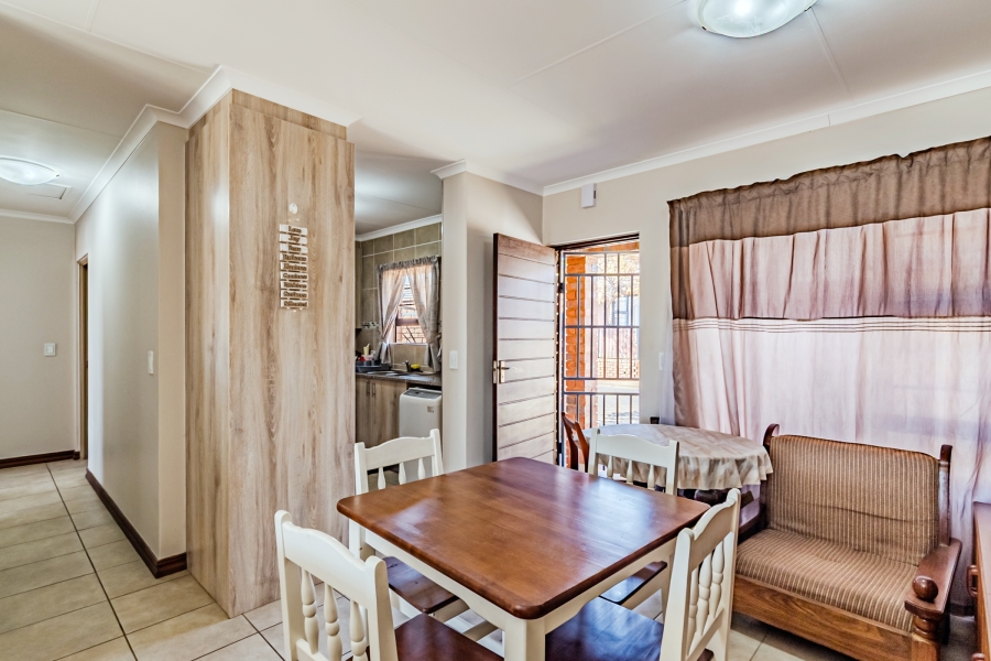 2 Bedroom Property for Sale in Bronberg Close Gauteng