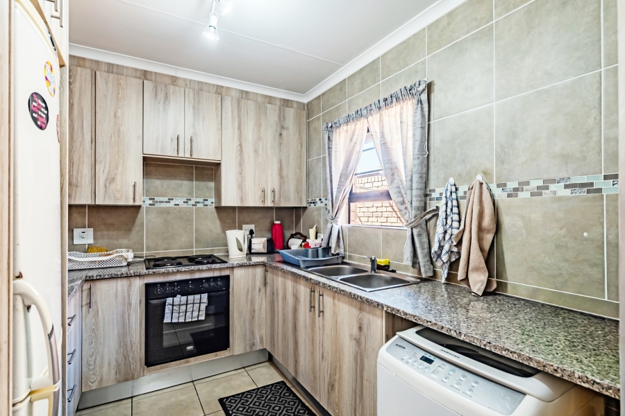 2 Bedroom Property for Sale in Bronberg Close Gauteng