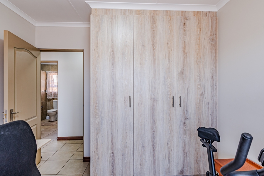 2 Bedroom Property for Sale in Bronberg Close Gauteng