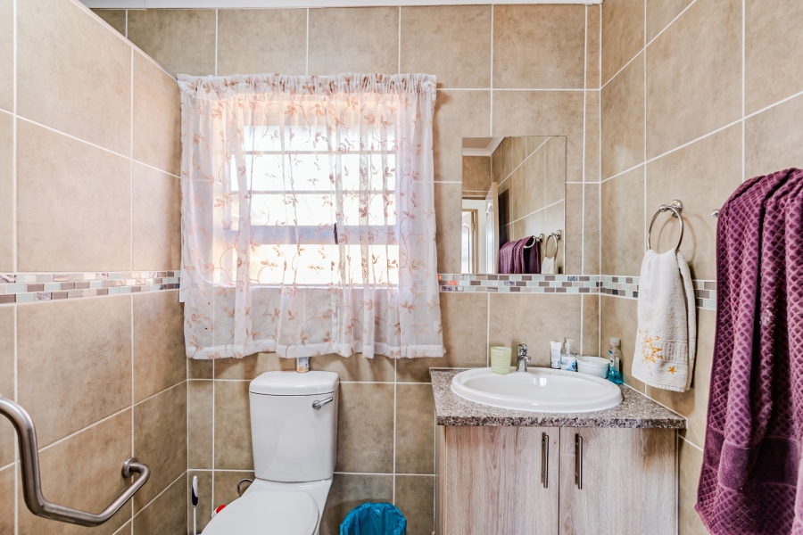 2 Bedroom Property for Sale in Bronberg Close Gauteng