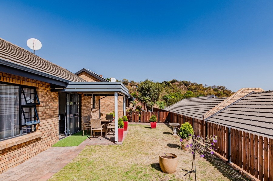 2 Bedroom Property for Sale in Bronberg Close Gauteng