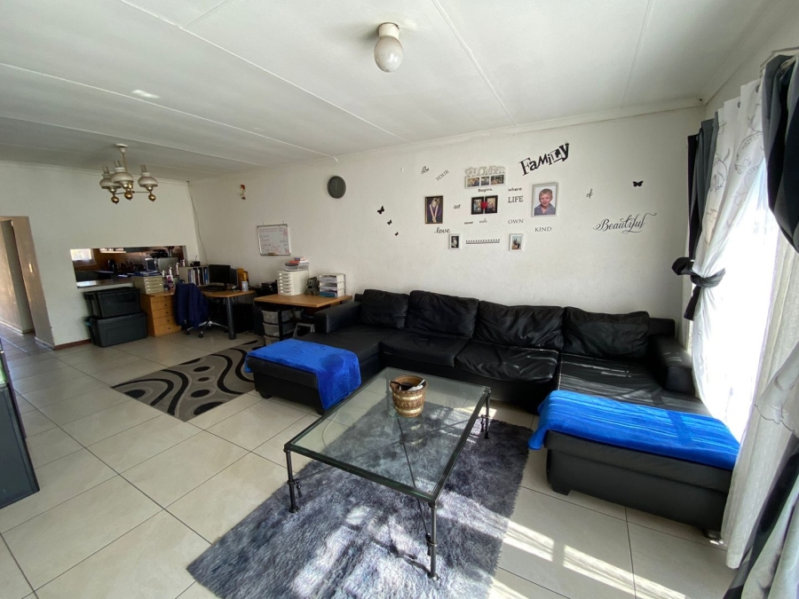 2 Bedroom Property for Sale in New Redruth Gauteng