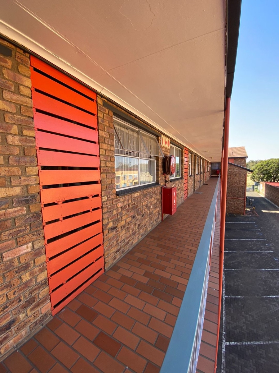 2 Bedroom Property for Sale in New Redruth Gauteng