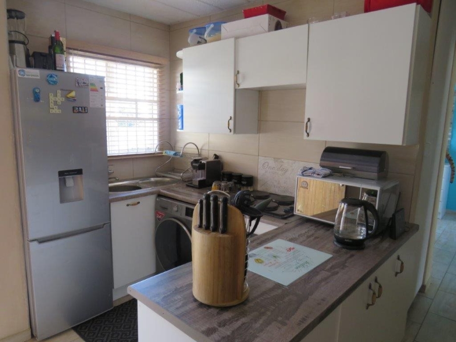 2 Bedroom Property for Sale in Linmeyer Gauteng