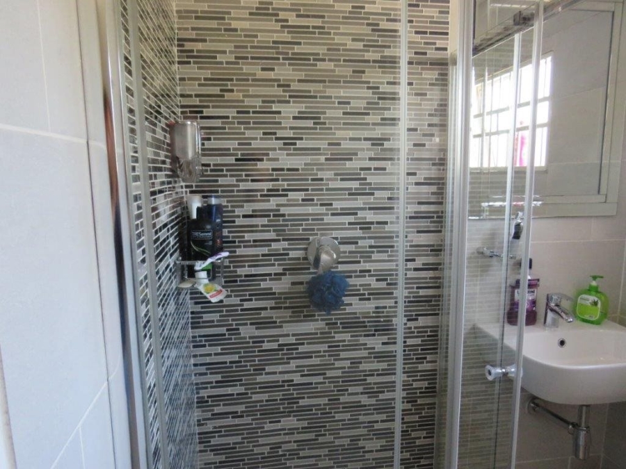 2 Bedroom Property for Sale in Linmeyer Gauteng