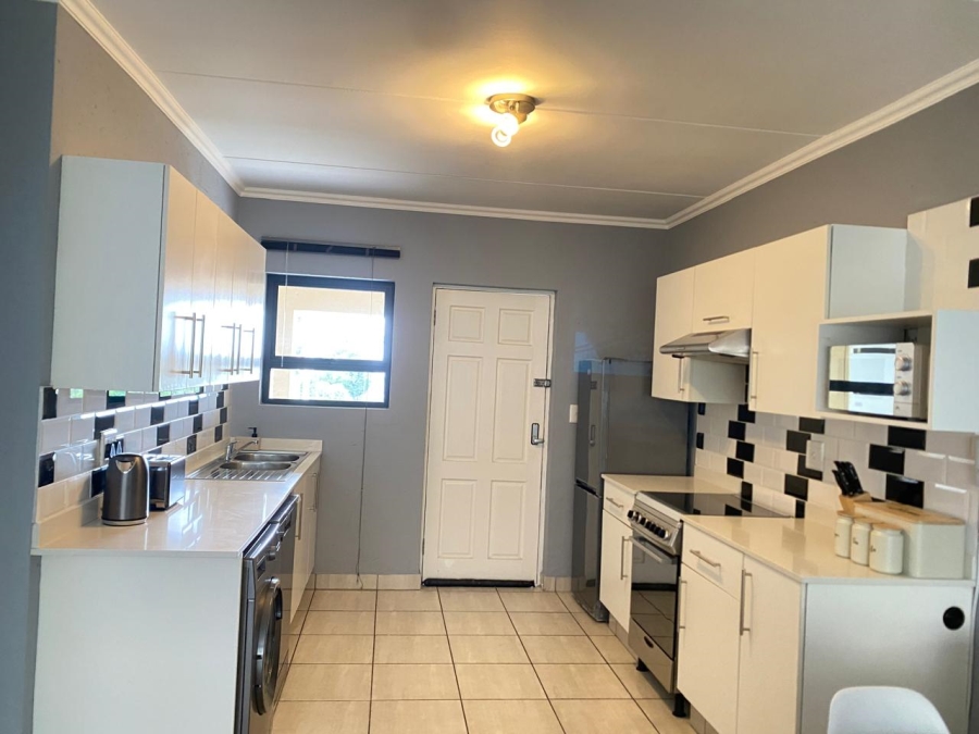 To Let 2 Bedroom Property for Rent in Beverley Gauteng