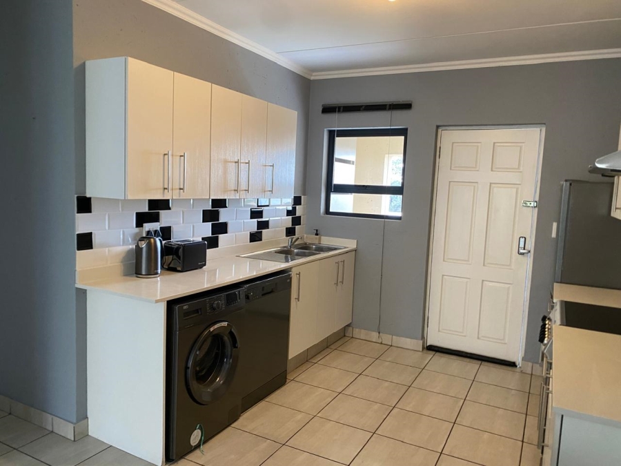 To Let 2 Bedroom Property for Rent in Beverley Gauteng