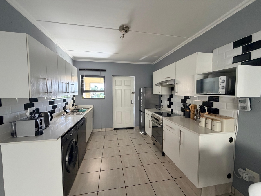 To Let 2 Bedroom Property for Rent in Beverley Gauteng