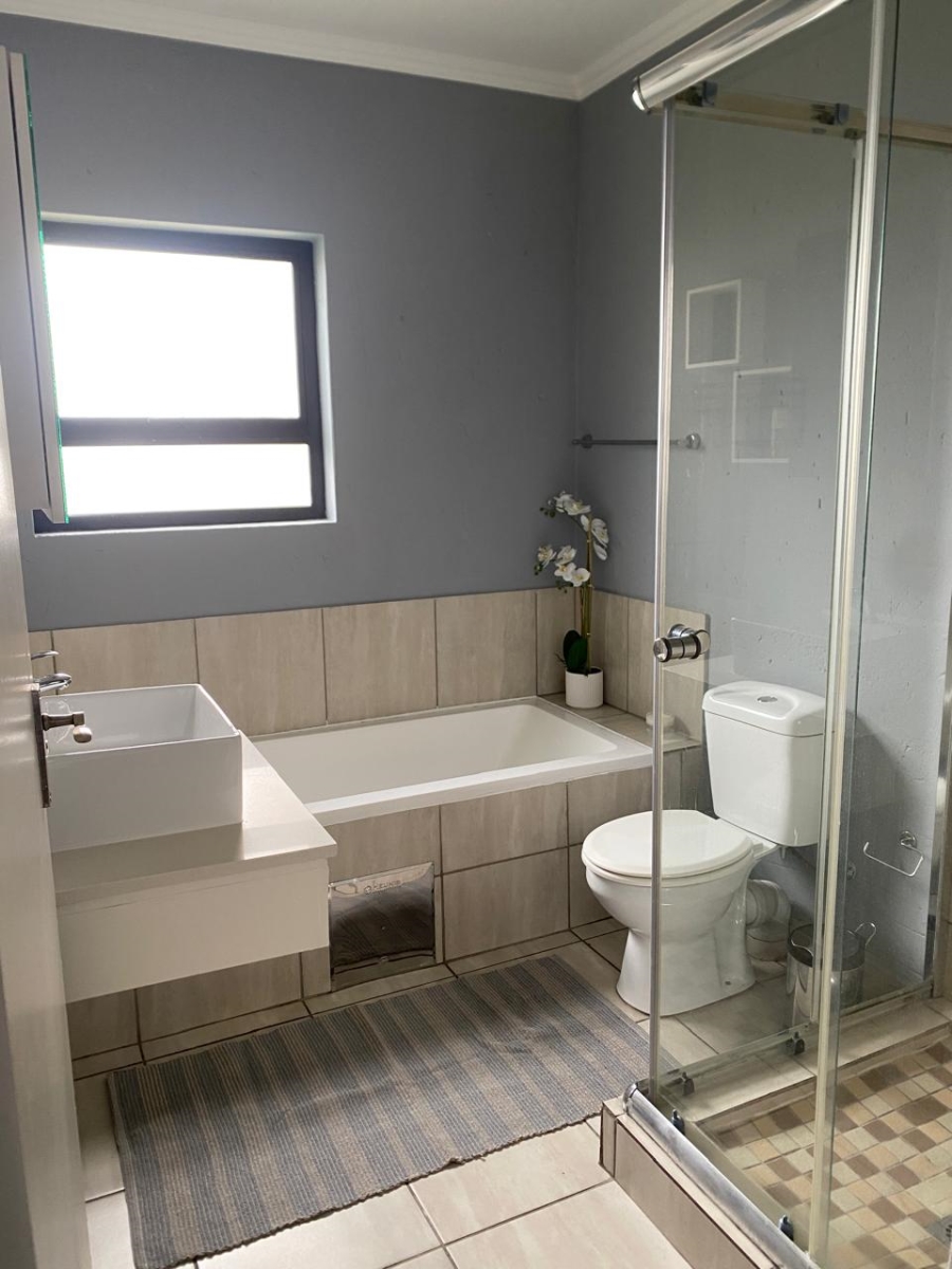 To Let 2 Bedroom Property for Rent in Beverley Gauteng