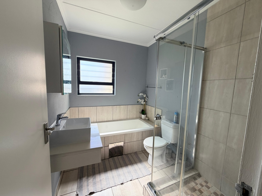 To Let 2 Bedroom Property for Rent in Beverley Gauteng