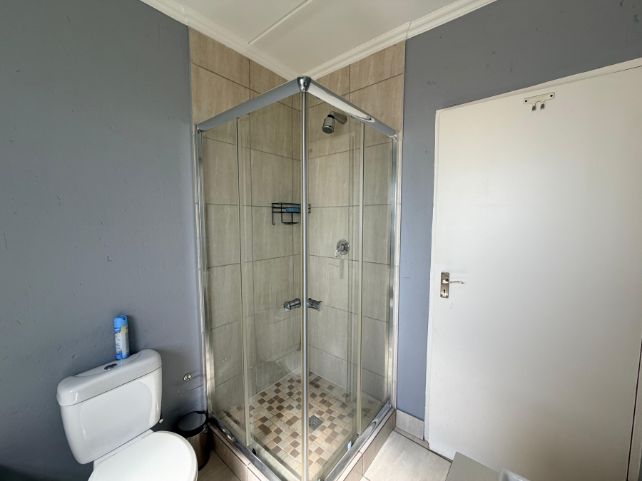 To Let 2 Bedroom Property for Rent in Beverley Gauteng