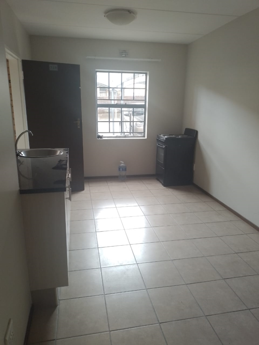 1 Bedroom Property for Sale in Noordwyk Gauteng