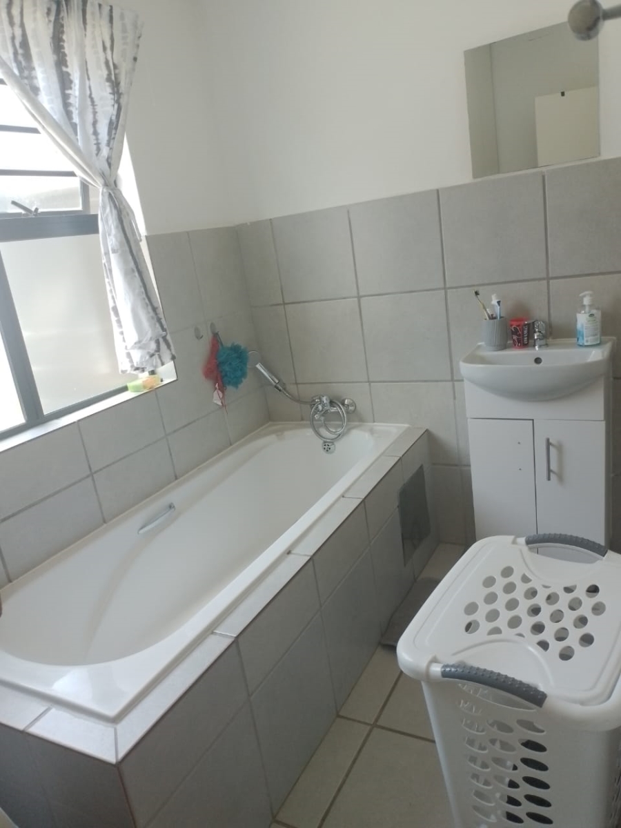 3 Bedroom Property for Sale in Noordwyk Gauteng