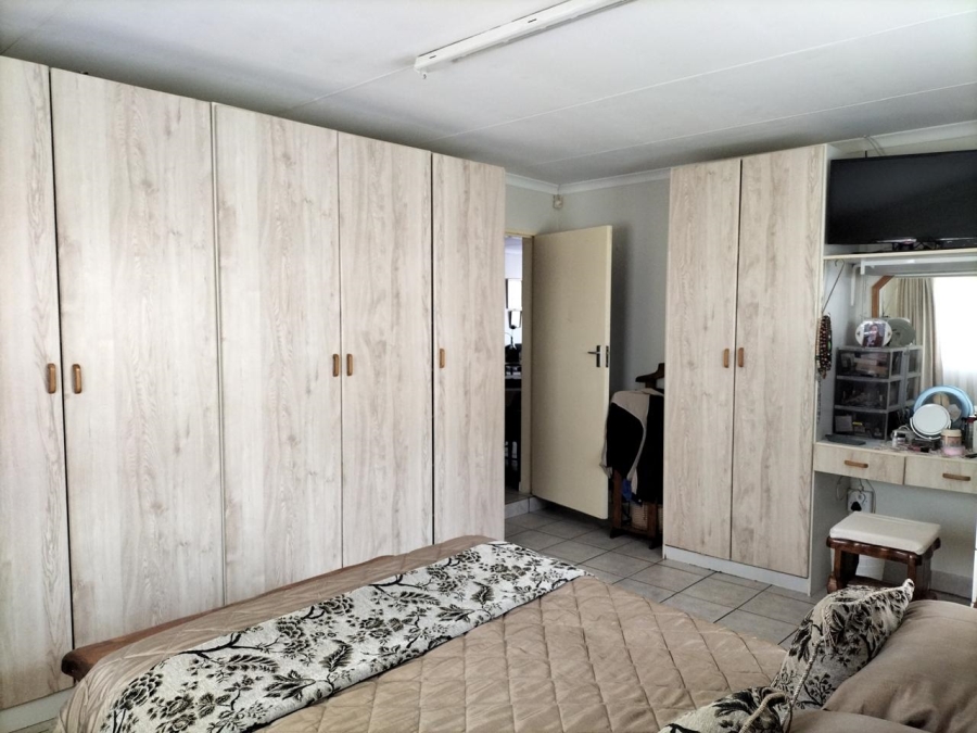 11 Bedroom Property for Sale in Vaalbank Gauteng