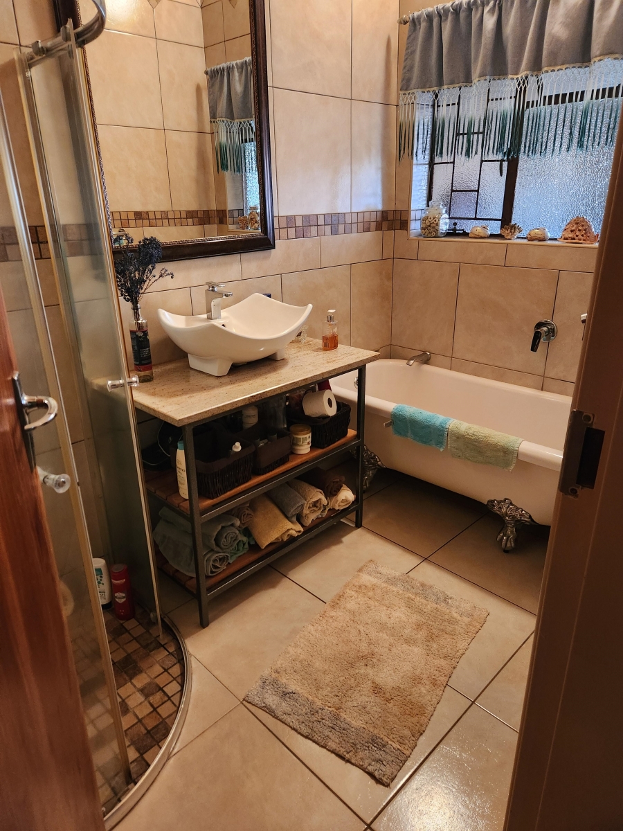 10 Bedroom Property for Sale in Elandshoek AH Gauteng