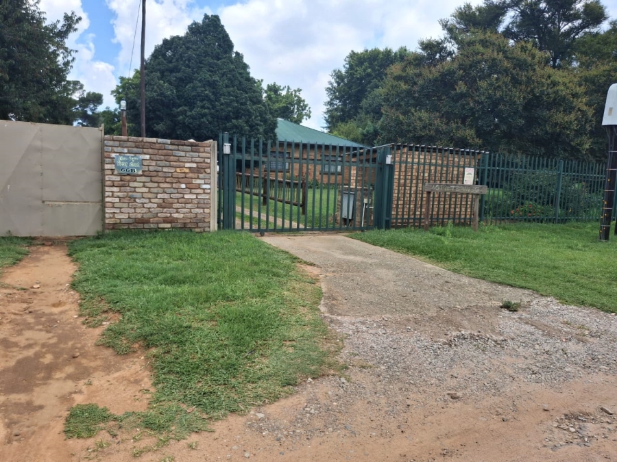 4 Bedroom Property for Sale in Loumarina A H Gauteng