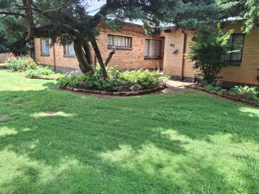 4 Bedroom Property for Sale in Loumarina A H Gauteng