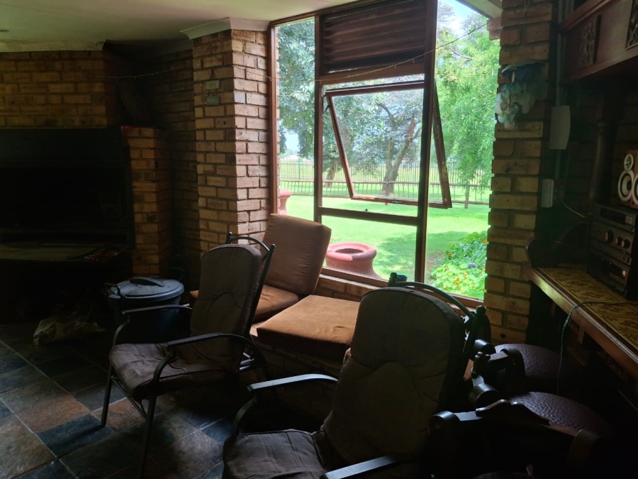 4 Bedroom Property for Sale in Loumarina A H Gauteng