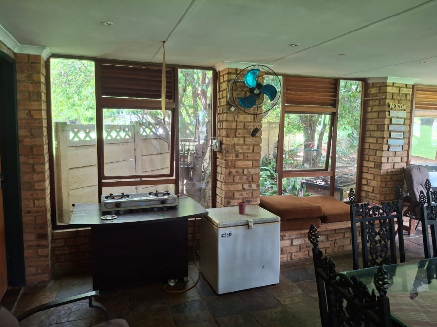 4 Bedroom Property for Sale in Loumarina A H Gauteng