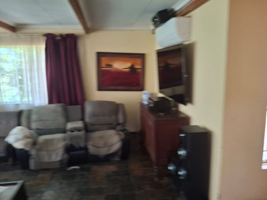 4 Bedroom Property for Sale in Loumarina A H Gauteng