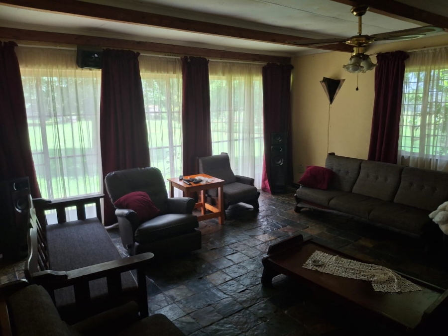 4 Bedroom Property for Sale in Loumarina A H Gauteng