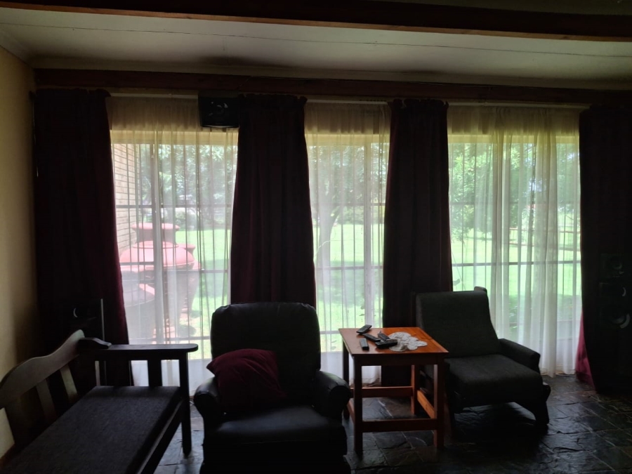 4 Bedroom Property for Sale in Loumarina A H Gauteng