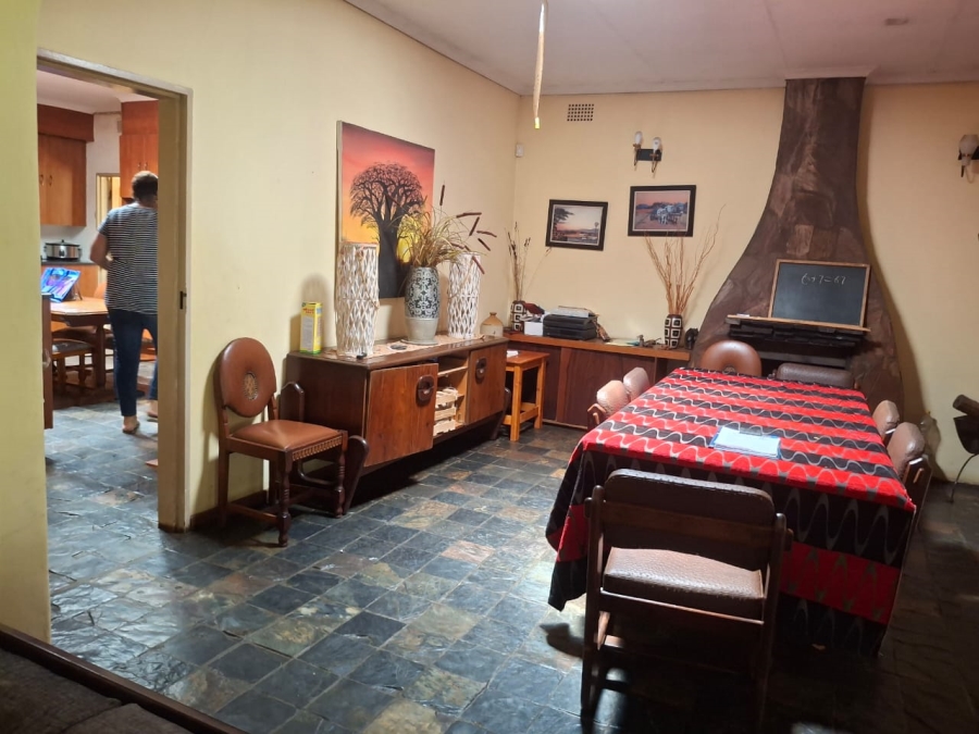 4 Bedroom Property for Sale in Loumarina A H Gauteng