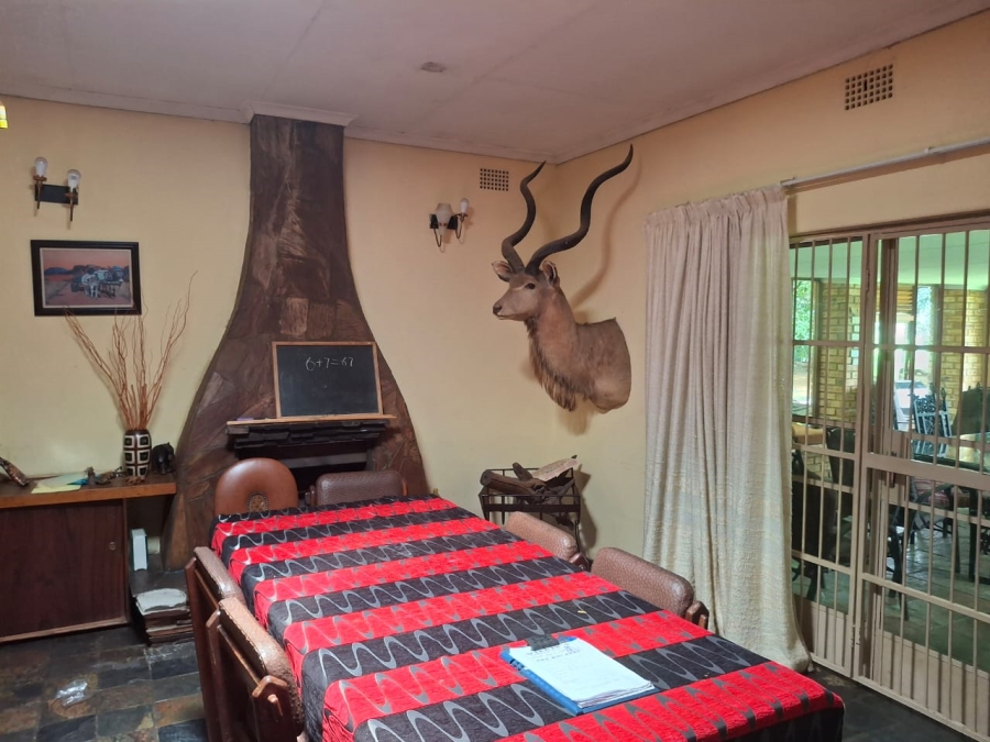 4 Bedroom Property for Sale in Loumarina A H Gauteng