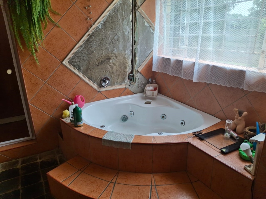 4 Bedroom Property for Sale in Loumarina A H Gauteng