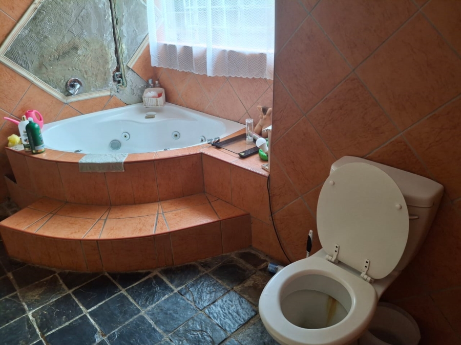 4 Bedroom Property for Sale in Loumarina A H Gauteng