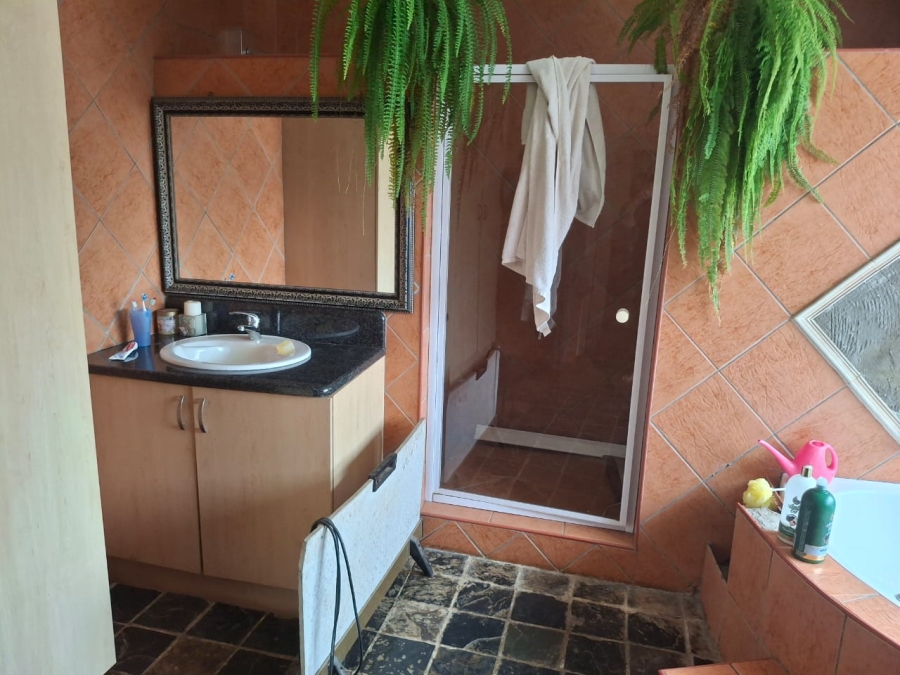 4 Bedroom Property for Sale in Loumarina A H Gauteng