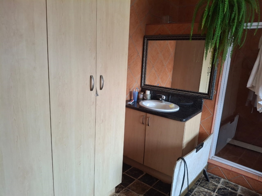 4 Bedroom Property for Sale in Loumarina A H Gauteng