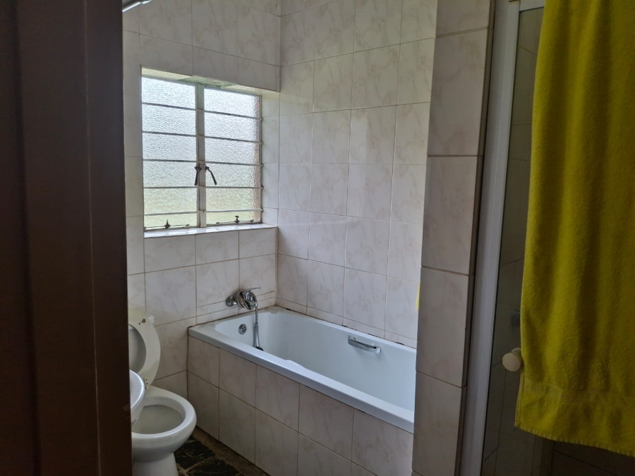 4 Bedroom Property for Sale in Loumarina A H Gauteng