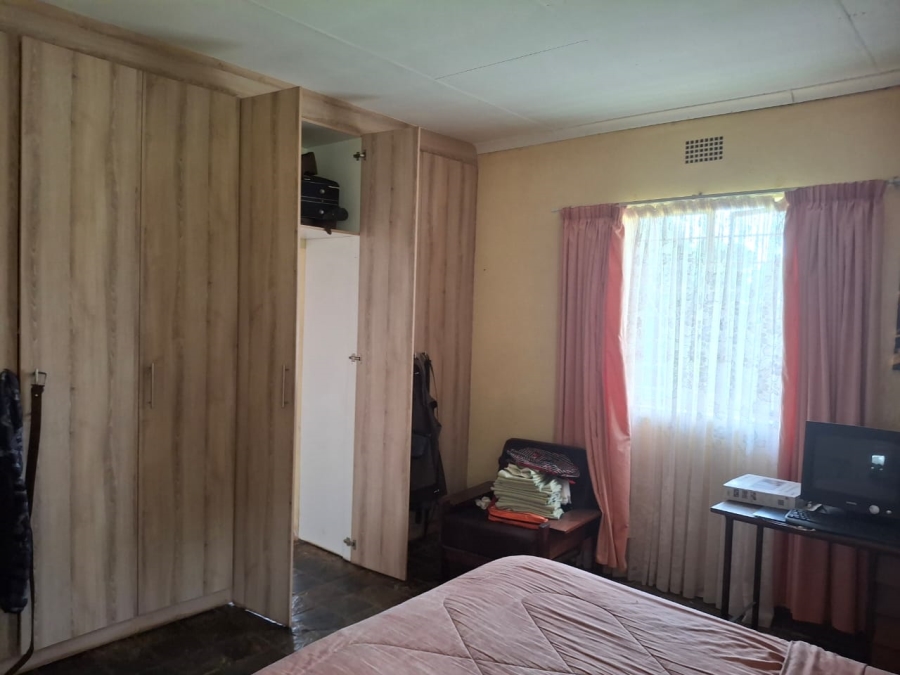 4 Bedroom Property for Sale in Loumarina A H Gauteng